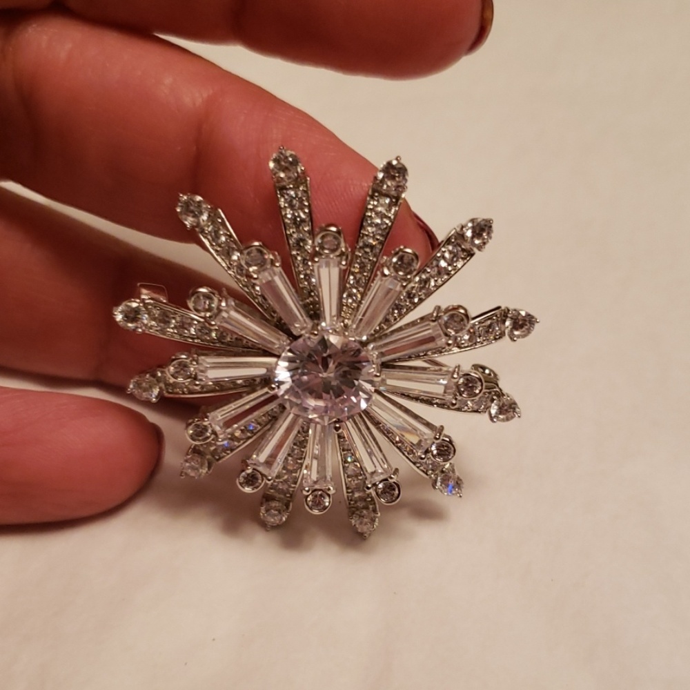 Brooch - Picture 3 of 3